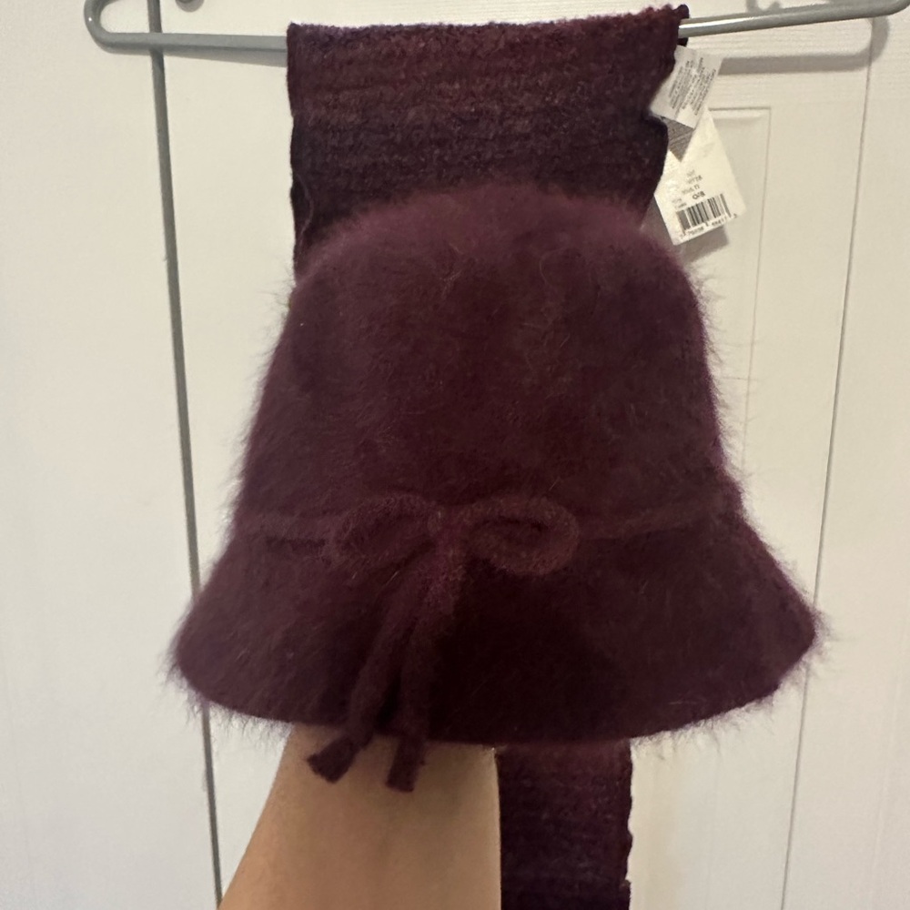 Chic Maroon Women's Hat with Bow Detail & matching knit scarf - Picture 1 of 8